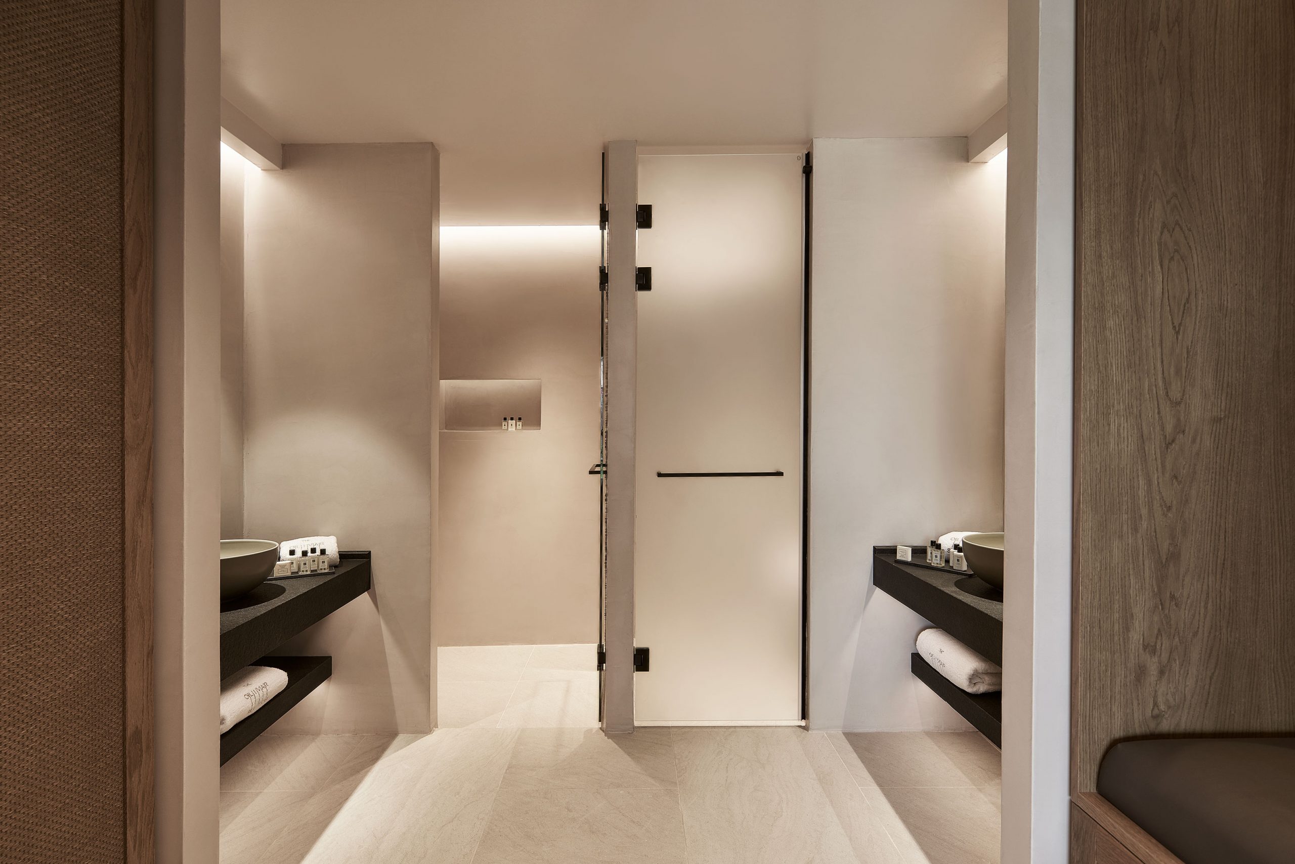 The integration of luminaires in architecture