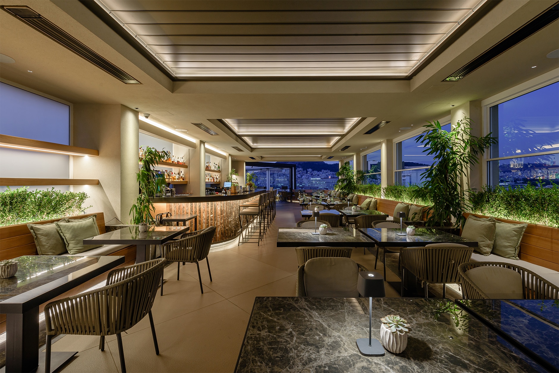 Lighting design without downlights