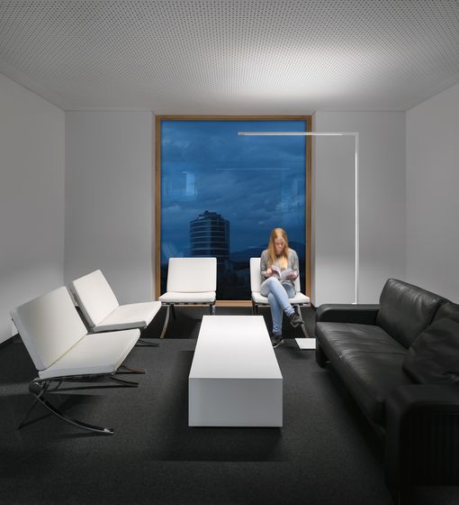 Lighting design without downlights
