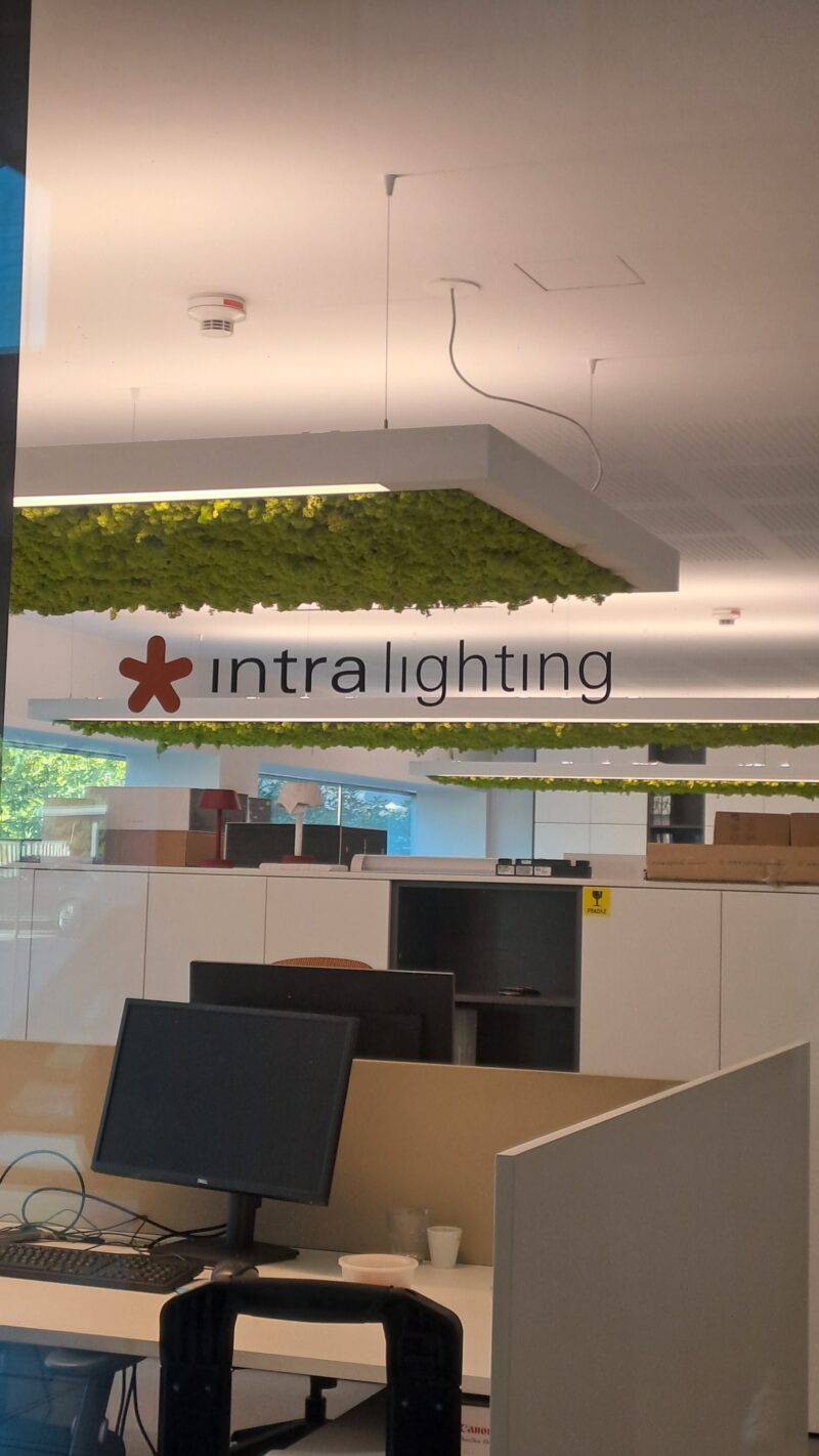 Επίσκεψη της Ομάδας του HUB στην Intra Lighting
