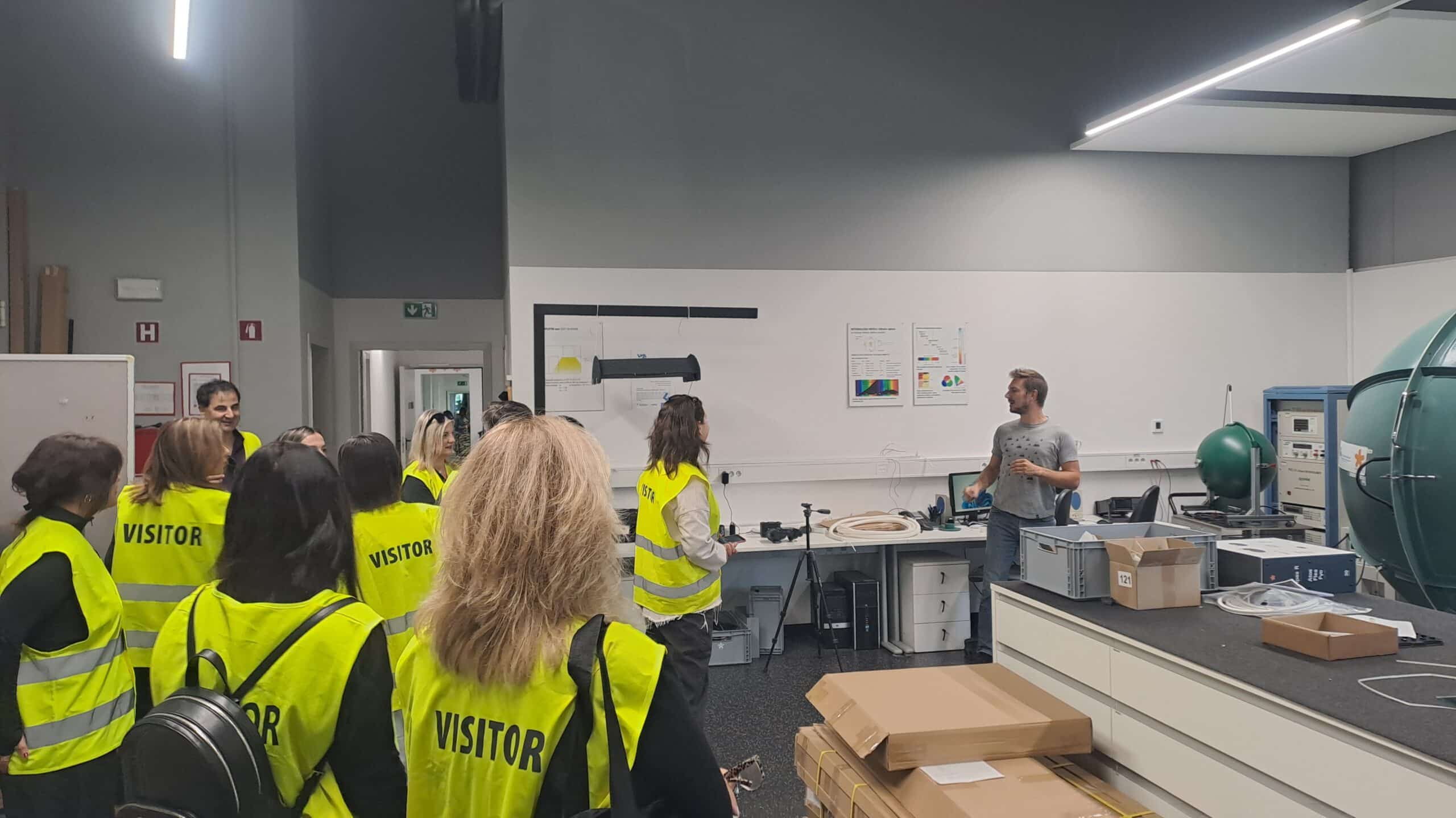 Επίσκεψη της Ομάδας του HUB στην Intra Lighting