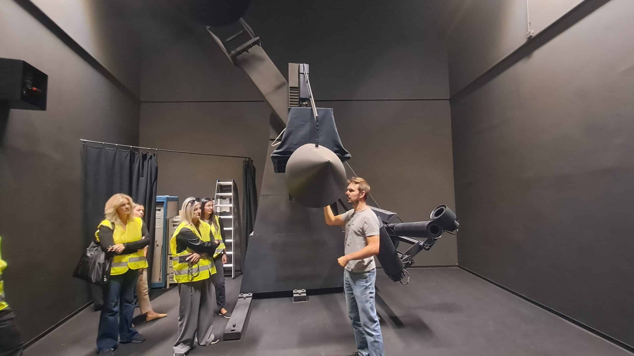 Επίσκεψη της Ομάδας του HUB στην Intra Lighting