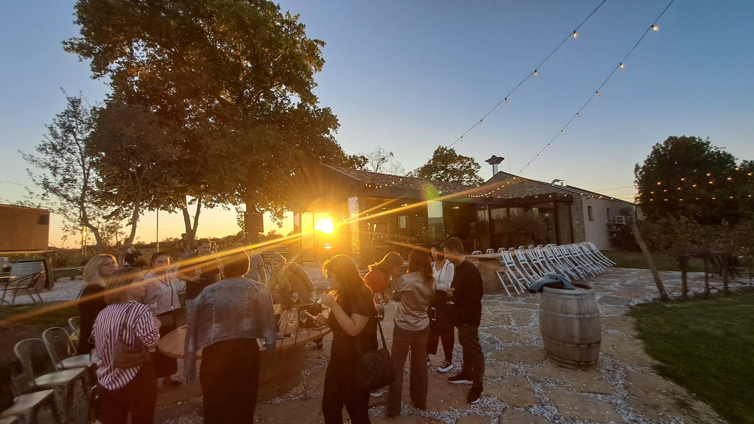 Επίσκεψη της Ομάδας του HUB στην Intra Lighting