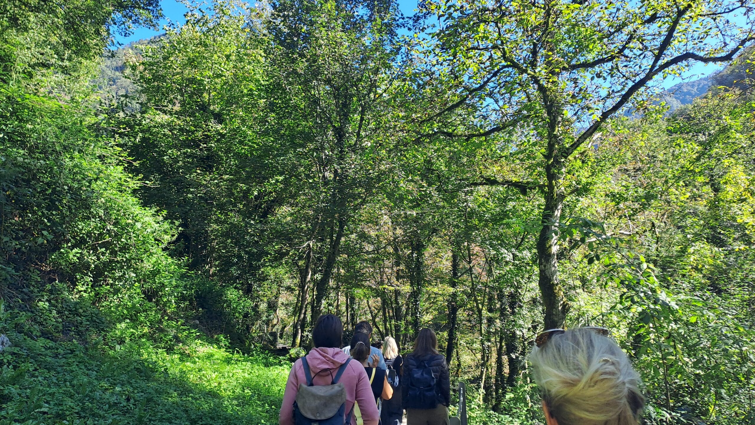 Επίσκεψη της Ομάδας του HUB στην Intra Lighting